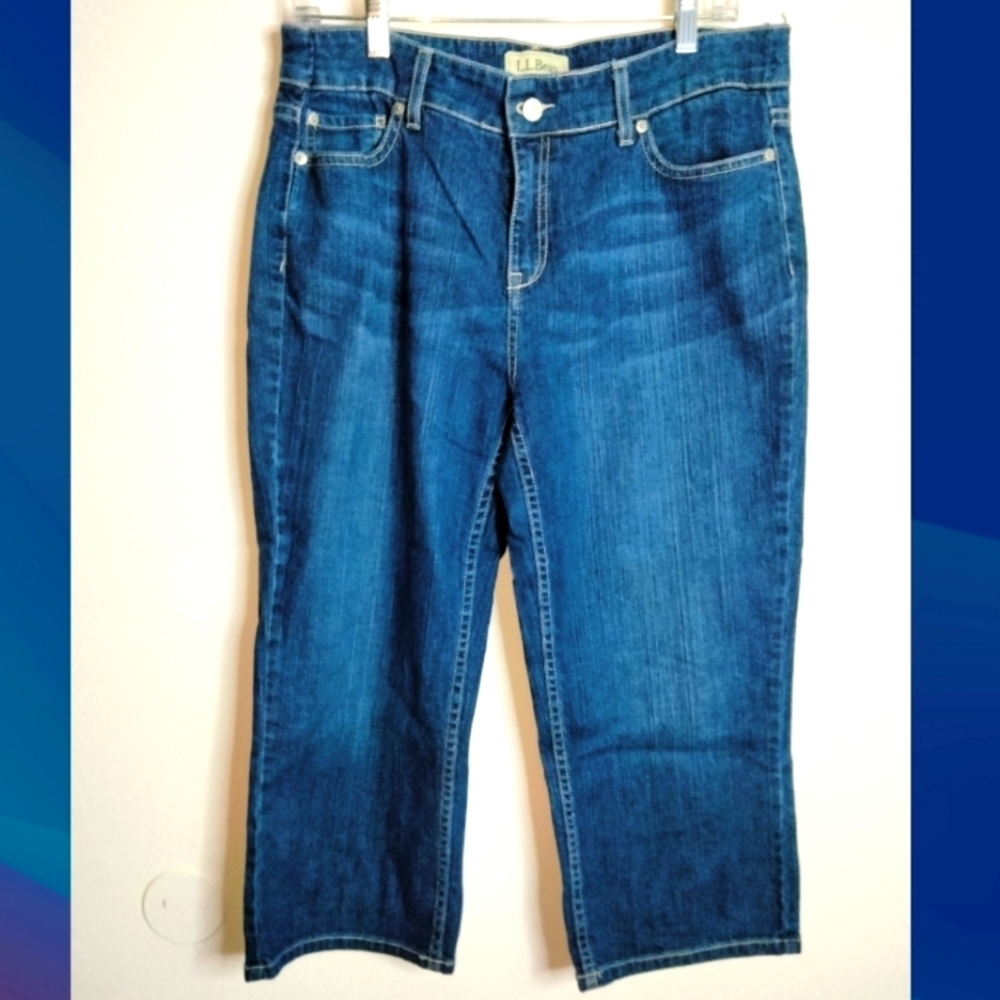 L.L. Bean (Size 12R) Medium Wash Blue Denim Straight Fit Capris